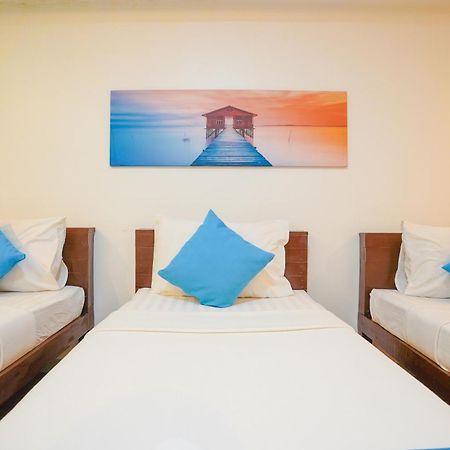 Arzo Hotel Premier Makati City Buitenkant foto