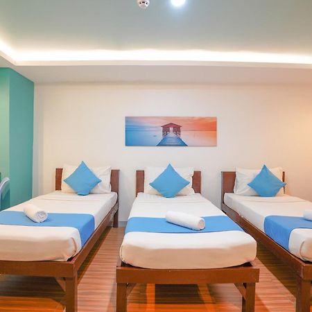 Arzo Hotel Premier Makati City Buitenkant foto