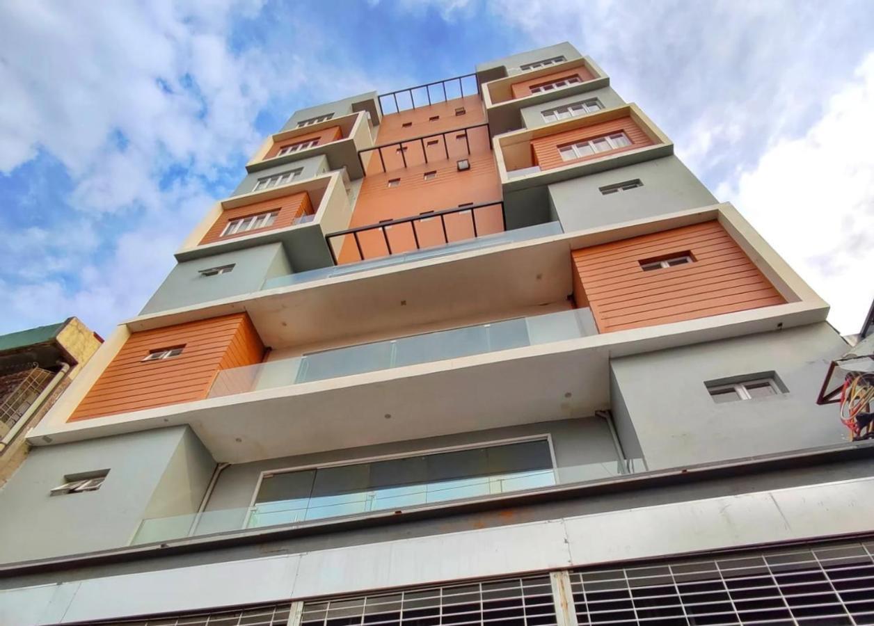 Arzo Hotel Premier Makati City Buitenkant foto