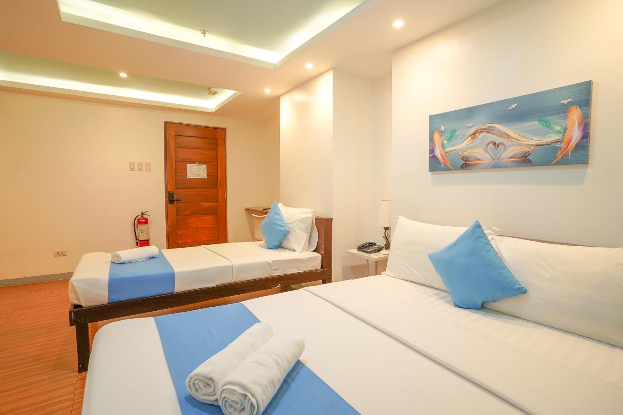 Arzo Hotel Premier Makati City Buitenkant foto