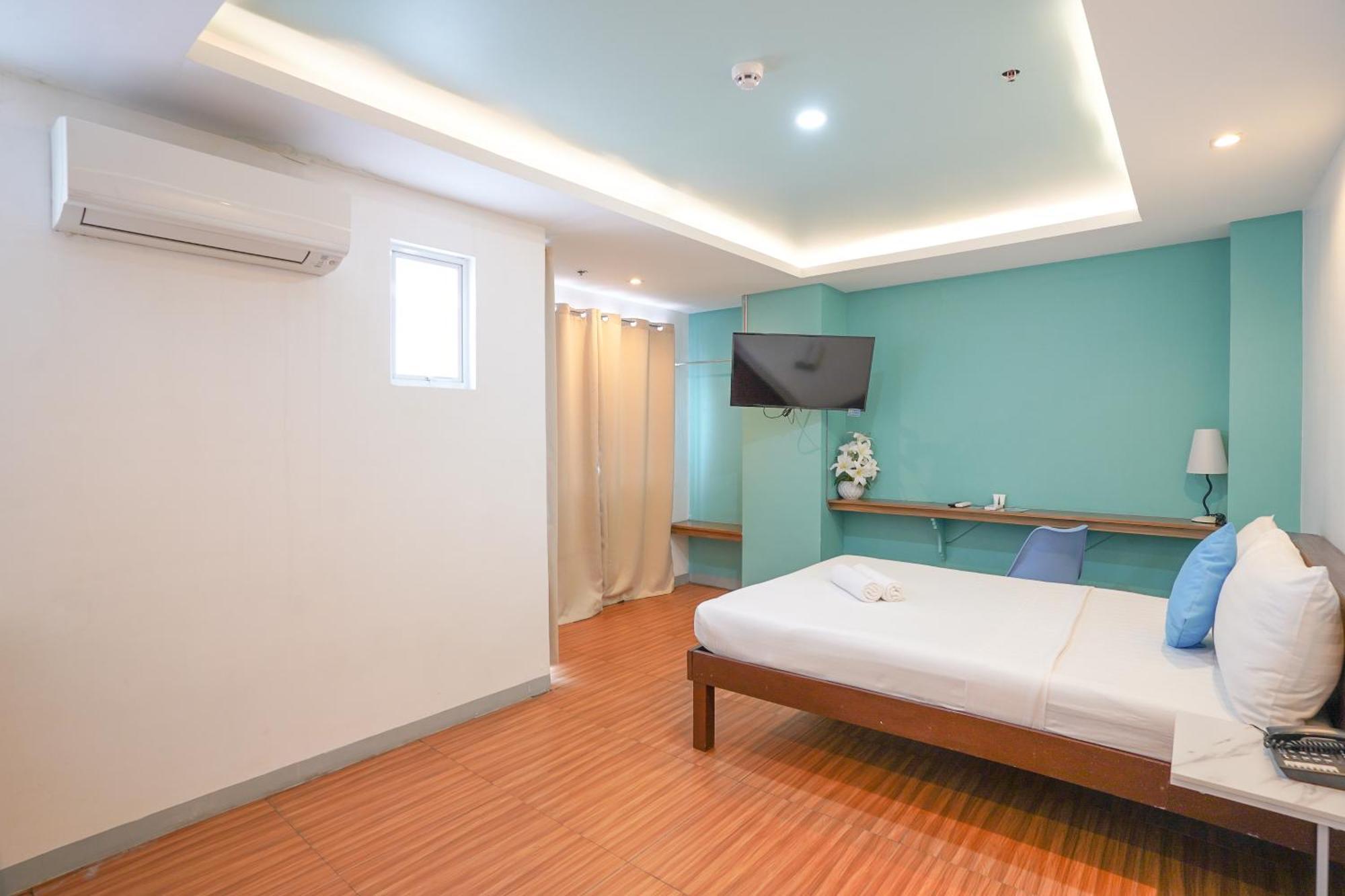 Arzo Hotel Premier Makati City Buitenkant foto