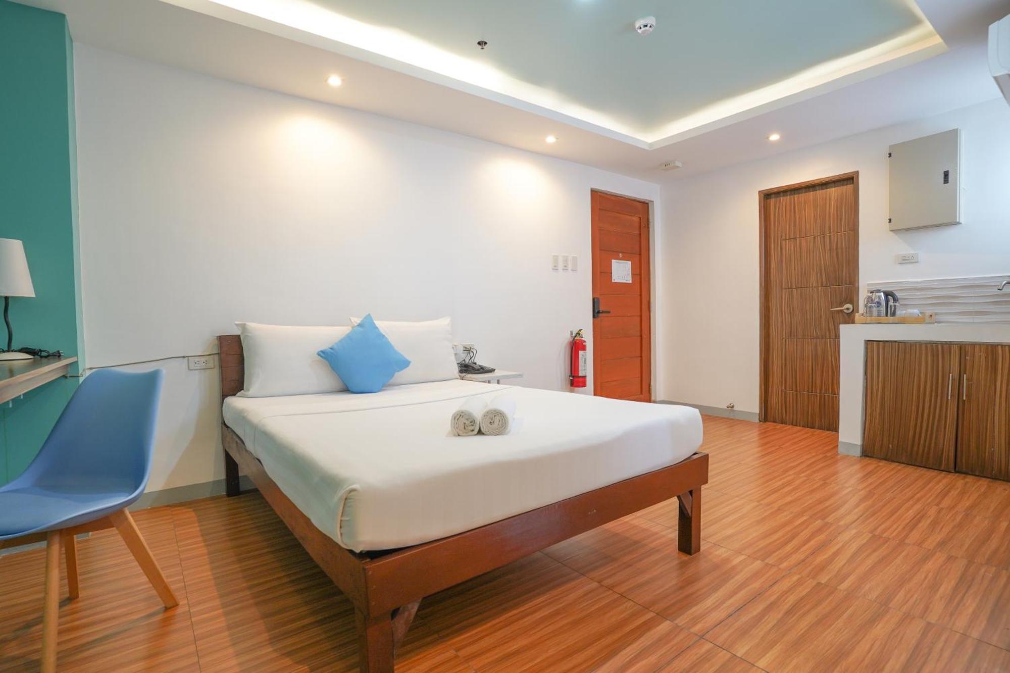 Arzo Hotel Premier Makati City Buitenkant foto